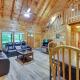 Riverfront Ellijay Cabin with Deck and Pool Access!, Ellijay (zdjęcie 3)