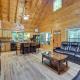 Riverfront Ellijay Cabin with Deck and Pool Access!, Ellijay (zdjęcie 6)