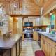 Riverfront Ellijay Cabin with Deck and Pool Access!, Ellijay (zdjęcie 7)