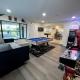 Modern Tropical Oasis with Arcade, HotTub & MiniGolf Hollywood - Foto 1