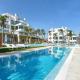 ViVi Homes - Las Palmas Pool, Sauna, Gym & Beach, Mijas Costa - Photo 2