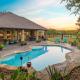 Luxury Retreat, POOL, Views, Pets OK, Sleeps 14, Dripping Springs