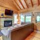 Ellijay Cabin with Deck and Hot Tub!, Ellijay - Fotografie 6