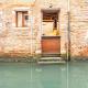 Dream's door with canal view in Venice Benátky - Fotografie 7