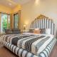 Timeless Elegance by StayVista - Poolside Villa with Lawn & Terrace, Kalkata - Fotografie 7