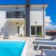Holiday house with a swimming pool Baska, Krk - 21537, Baška (Foto 2)