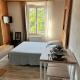 Les Glycines, charmant studio au calme dans bâtisse de Maître proche du centre ville parking gratuit, Digne-Les-Bains (foto 8)