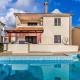 Holiday Home in Pula near Beach & Pool, Pula (Foto 3)