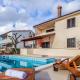 Holiday Home in Pula near Beach & Pool, Pula (Foto 9)