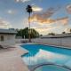 Vegas Hideaway~Pool, Bar, Many beds~NEAR STRIP, Las Vegas - Photo 1