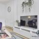 Purple Velvet - 2 Bed Home Spacious - Basildon Essex Upto 5 Guests, Free Wifi , Free Parking, Basildon (foto 10)