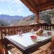 Charming Chalet w/ Mountain & Slope Views, Jacuzzi Vars - Foto 9