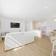 M Lake Worth Beach - Modern Villas Near West Palm Beach, Chic Retro Vibes, King Bed, Cozy Backyard, BBQ, Workspace, High-Speed Internet, Free Parking, 5 Minutes to Downtown & Beach, Lake Worth (fotografie 3)