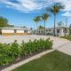M Lake Worth Beach - Modern Villas Near West Palm Beach, Chic Retro Vibes, King Bed, Cozy Backyard, BBQ, Workspace, High-Speed Internet, Free Parking, 5 Minutes to Downtown & Beach, Lake Worth (fotografie 9)