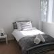 Leeson House in Harborne, Birmingham near Botanical Gardens, Queen Elizabeth Hospital, Birmingham University, Utilita Arena, Edgbaston Cricket Ground, Cadbury World and the Midland Art Centre, with free parking, Birmingham (foto 2)