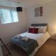 Leeson House in Harborne, Birmingham near Botanical Gardens, Queen Elizabeth Hospital, Birmingham University, Utilita Arena, Edgbaston Cricket Ground, Cadbury World and the Midland Art Centre, with free parking, Birmingham