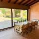 Casa Manola, Teo
