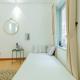 Soft bed, large space, comfortable, central Ханой - Фото 4