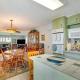Lovely Bryan Home with Deck - 4 Mi to Kyle Field!, Bryan (fotografie 10)