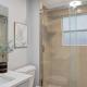 Stunning Single Level Home w/ Outdoor Spa Jacuzzi!, SeaTac (Foto 4)