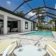 Pool overlooking canal, Outdoor Grilling station - Villa Sand Dollar Siesta Cape Coral - Zdjęcie 2