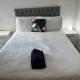 XL 2 Bed Central MCR Apt Sleeps 7, Manchester - Photo 8
