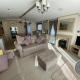 Waterside mini lodge - pet friendly, WiFi, direct beach access & club on site - Meadow Lakes Caravan & Lodge Hire, Ingoldmells - Foto 5