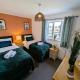 6 Guests * 4 Bedroom * Free Wi-Fi, Burton Latimer (Foto 3)