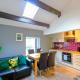 Headingley 2 Bedroom first floor cottage flat Near Universities shops& Park