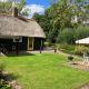 Oasis holiday home in Giethoorn next to canal, boat extra, Giethoorn