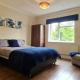 6 Bedroom Spacious villa, Free Parking, Byfleet (fotografie 6)