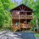 American Spirit, Free Tickets, Hot Tub, WIFI, Cozy Cabin Retreat in the Smokies Comfort & Fun!