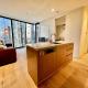 City Central Location, Parking and 2 Bed Apartment, Мельбурн (фото 3)