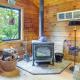 Pet-Friendly Jamestown Cabin with Fire Pit and Deck!, Jamestown (zdjęcie 5)
