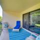 Cocoa Beach Condo with Community Pool and Hot Tub!, Коко-Бич (фото 2)