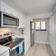 Cocoa Beach Condo with Community Pool and Hot Tub!, Коко-Бич (фото 9)