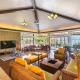 Ekam Lake House by StayVista with Mountain & Lake views, Outdoor jacuzzi, Sauna, Modern amenities & Kitchen garden, Pune - Foto 8