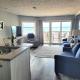 Beachside 213 with Pool Hot Tub and Private Deck overlooking East Bay, Traverse City - Fotografie 5