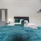 Birks House By RMR Accommodations - NEW - Sleeps 8 - Modern - Parking Stoke on Trent - Foto 4