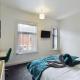Birks House By RMR Accommodations - NEW - Sleeps 8 - Modern - Parking Stoke on Trent - Foto 8