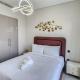 STAY BY LATINEM Luxury 1BR Holiday Home W1006 near Burj Khalifa, Dubái - Foto 7