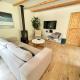 Chalet in Lausanne on edge of woods with river, Lausana (foto 5)
