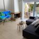 Lovely Apartment with Garden and indoor Fireplace!, Athen - Foto 4