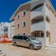 Apartments with parking space Vir - 21782