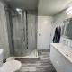 Modern studio with kitchenette and bath Guelph - Fotografie 9