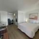 1 Queen Bed, Lake City