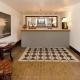 Independence Square 213, Spacious Hotel Room with 2 Queen Beds, Wet Bar, and Sitting Area Aspen - Foto 7