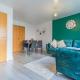 Luxury Birmingham City Centre Townhouse with BALCONY- Sleeps 10 - FREE Parking - Perfect for Contractors, Business Travellers, Families and other Groups - Near Bullring, Newstreet, Selfridges, NEC, NIA & Birmingham airport, Birmingham (photo 9)