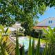 Évasion Tropicale - Villa d'Artiste avec Jacuzzi Privé dans un jardin Exotique, Mérignac