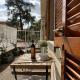 Open the Classic Wooden Shutters at a Cozy City Nest Firenze - Foto 5
